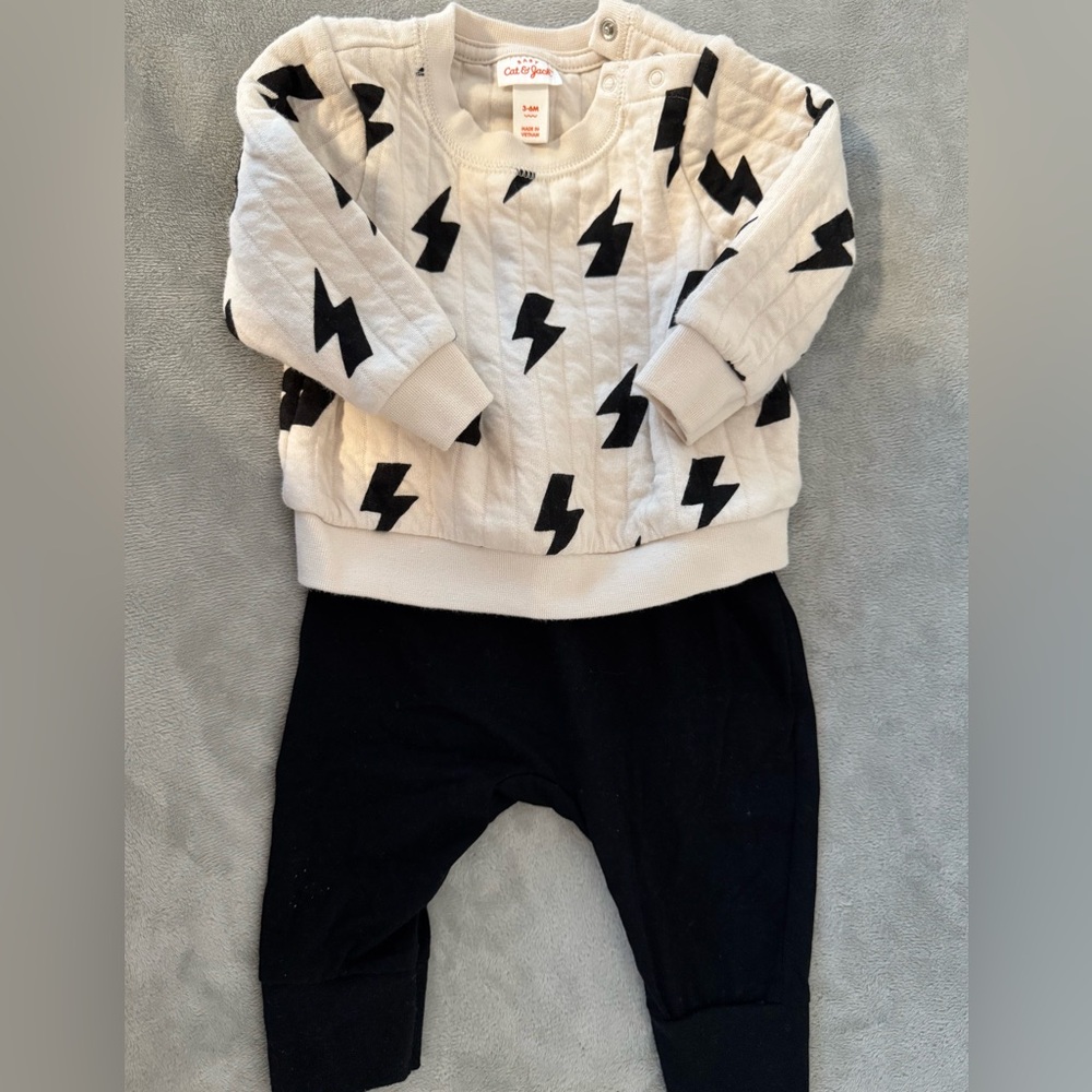 Cat & Jack Baby Outfit Bundle - 4 outfits - 3-6 months